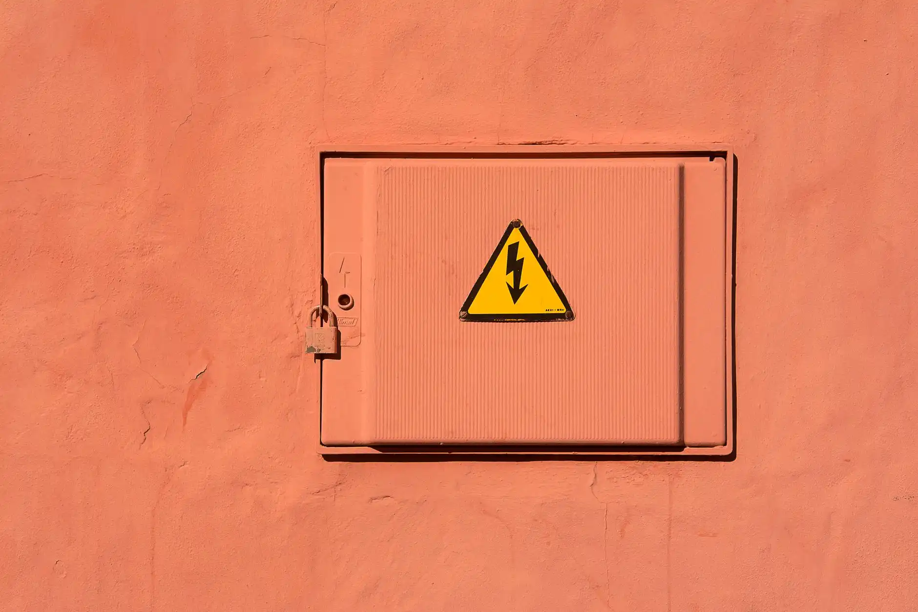 智能照明控制模块在商业建筑中的选型要点与节能效果分析正文配图 1