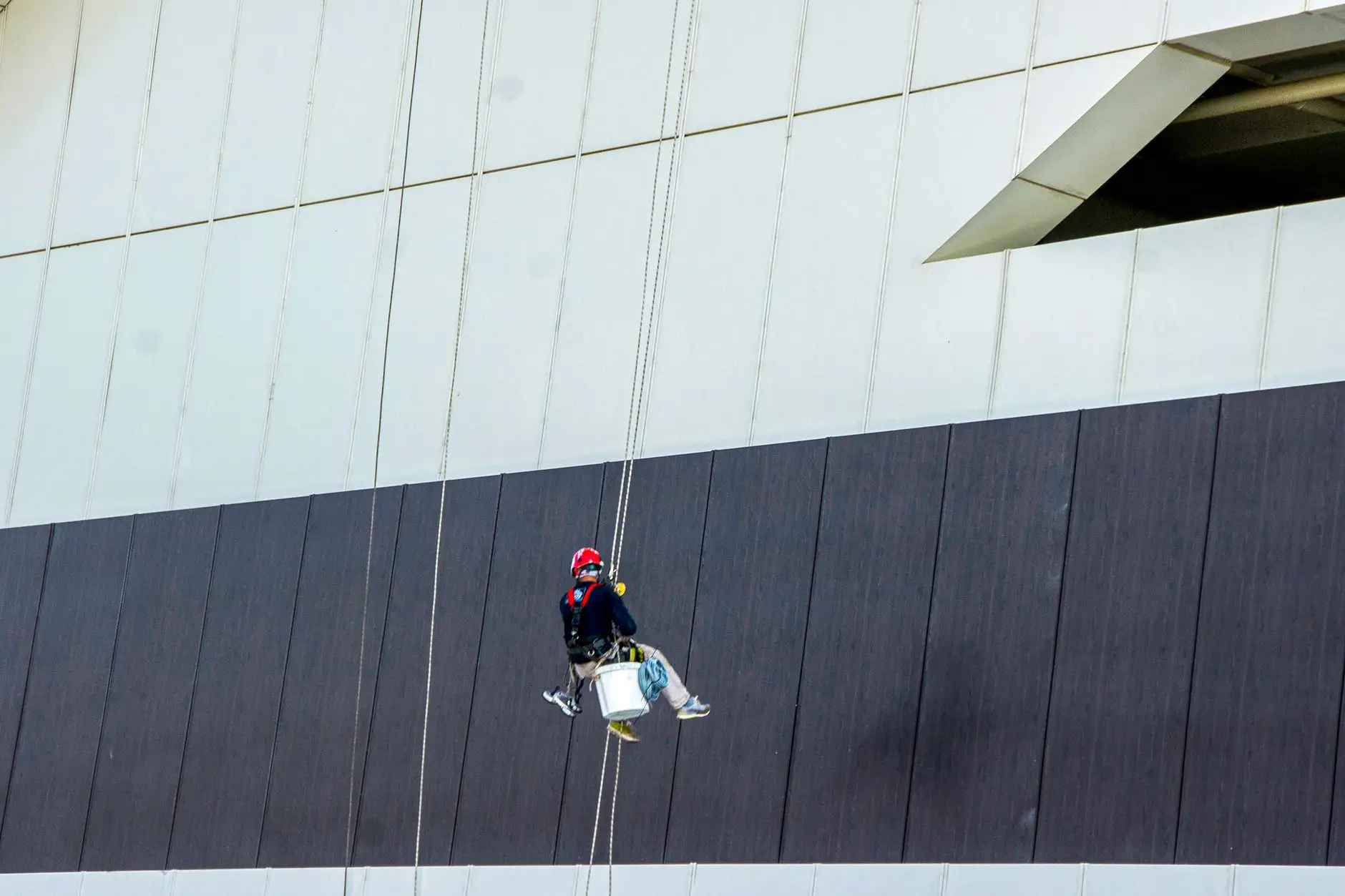 上海悦飞溪科技智能照明控制模块在商业建筑中的节能应用方案