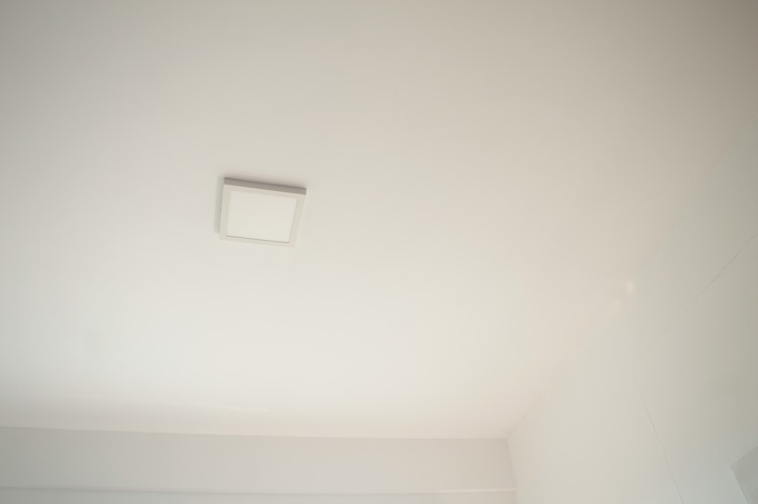 智能照明控制模块与空调温控器联动方案在商业建筑中的节能应用分析正文配图 1